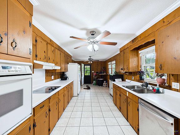 3rd image of 3851 Woodside Dr