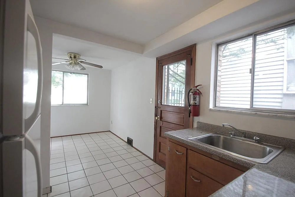 2 bed, 1207 sqft, $1,200 — Photo 3