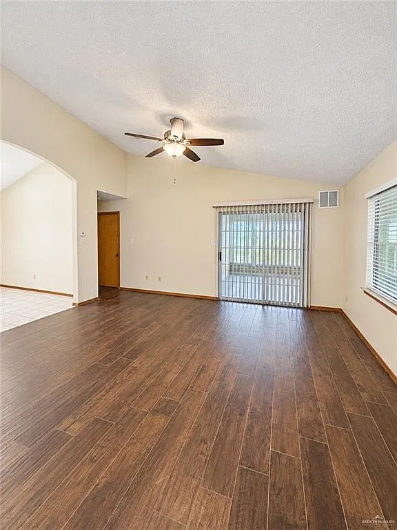 2 bed, 2.0 bath, 1138 sqft, $1,300 — Photo 3