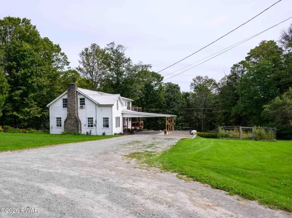 3192 Creamton Dr #B, Lake Como, PA 18437