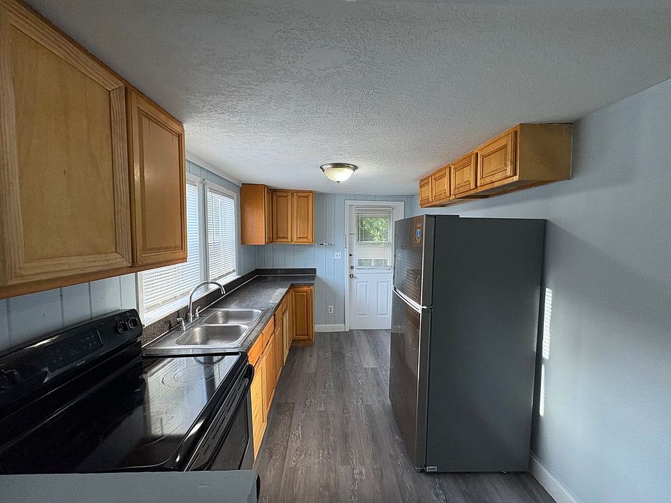 2nd image of 1423 Licht St APT A