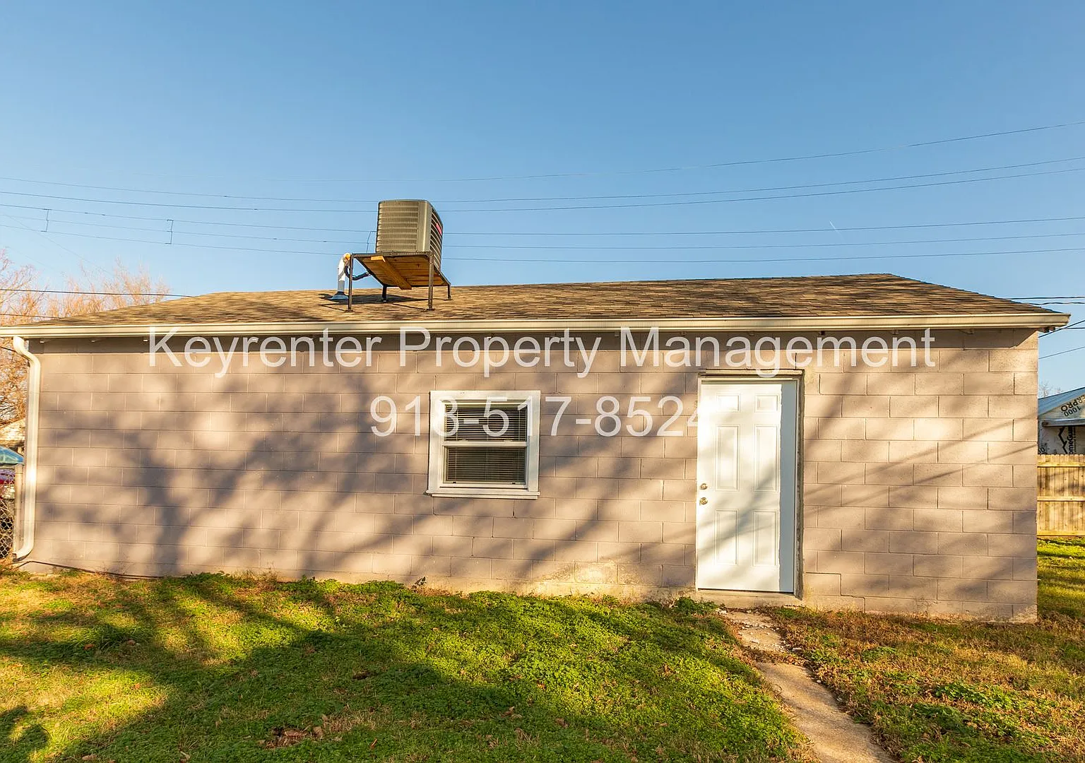 N Lewis Pl Triplex — Photo 3