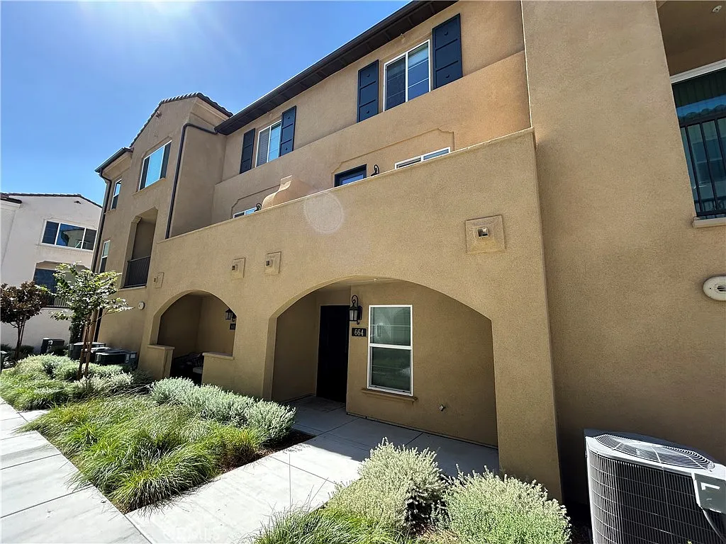 Building Photo - 664 Panorama Ln #664
