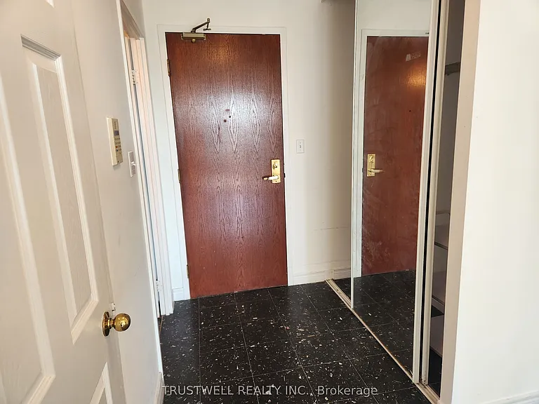 28 Empress Ave #1015 — Photo 6