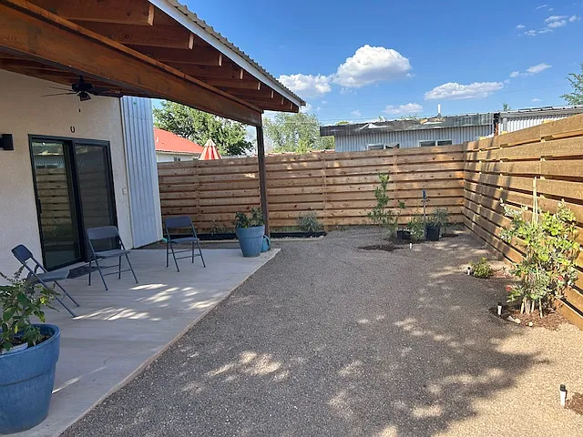 306 E Columbia St — Photo 3