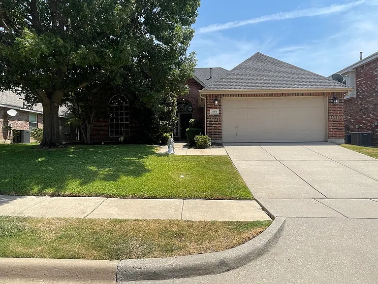 208 Forestview Rd — Photo 1
