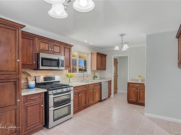 2nd image of 1209 Caroline Dr