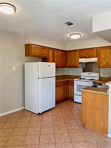 1411 Hooks Dr #B — Photo 3