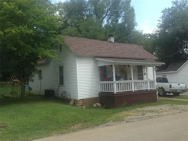 410 Evans Row photo 1