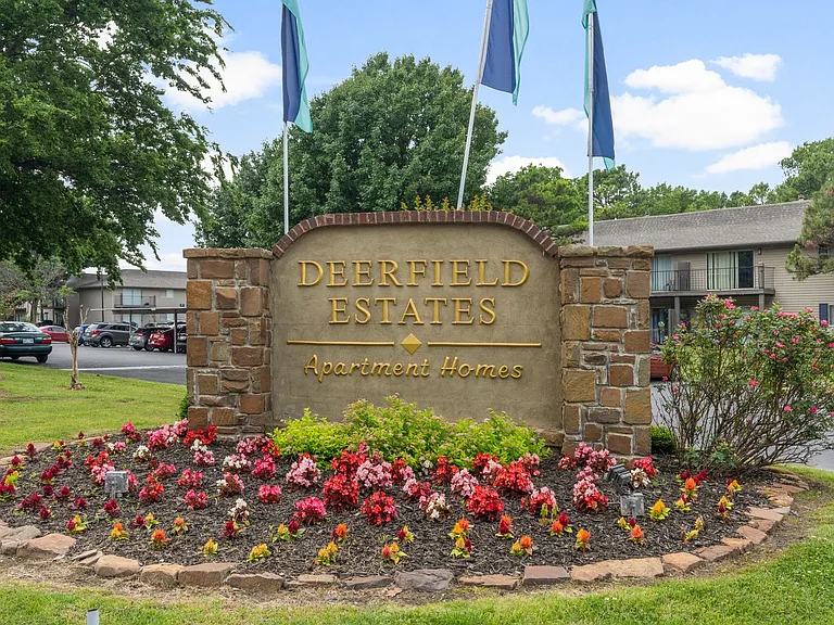 Deerfield Estates - First Months Rent FREE *Select Units Only* — Photo 94