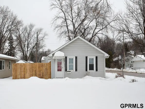 6802 Pacific St, Omaha, NE 68106
