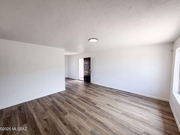 3rd image of 402 W District St