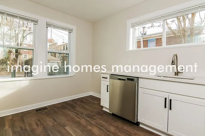 4 bed, 1.5 bath, 1589 sqft, $1,945 — Photo 4