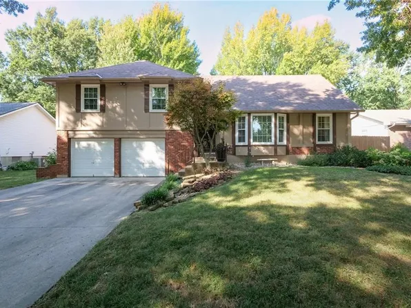 9946 N Harrison Dr, Kansas City, MO 64155