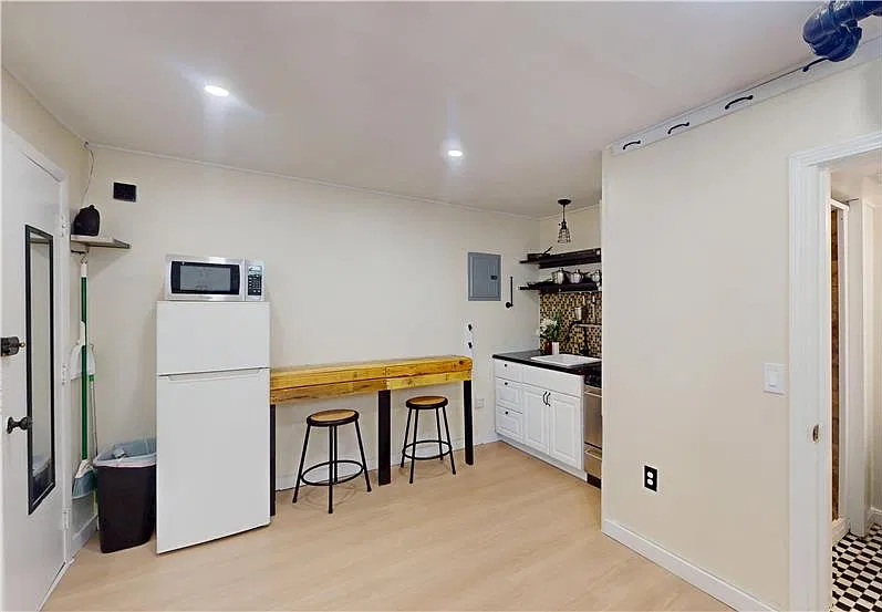 Studio, 246 sqft, $1,750 — Photo 4