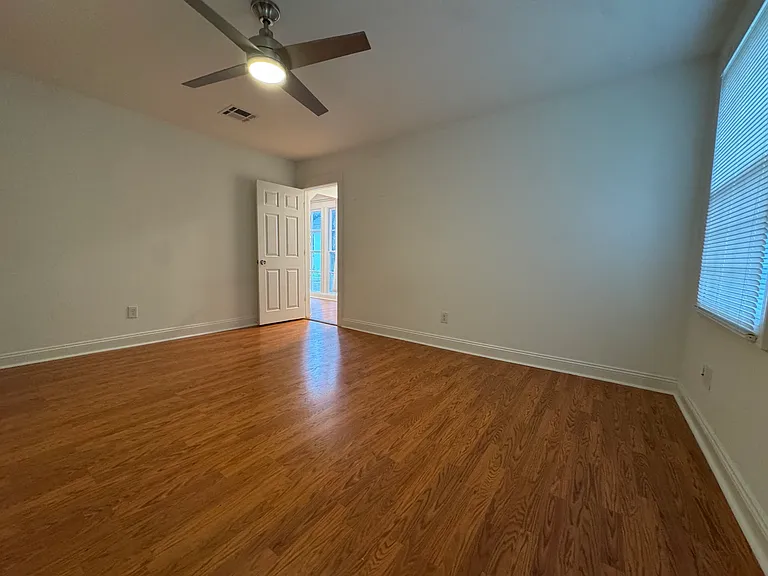 3328 Robert St — Photo 7