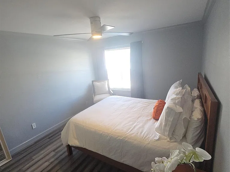 2250 Bering Dr — Photo 6