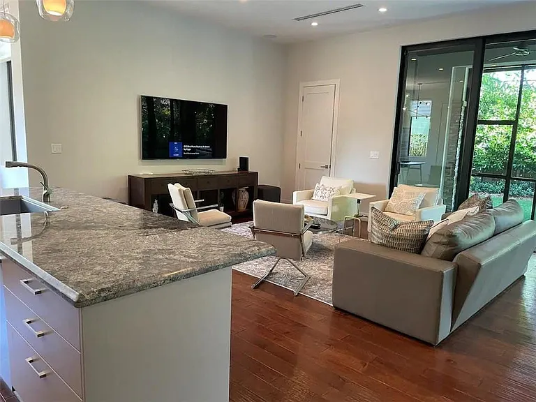 404 NE 13th Ave — Photo 32