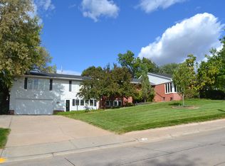 515 W 35th St, Kearney, NE 68845