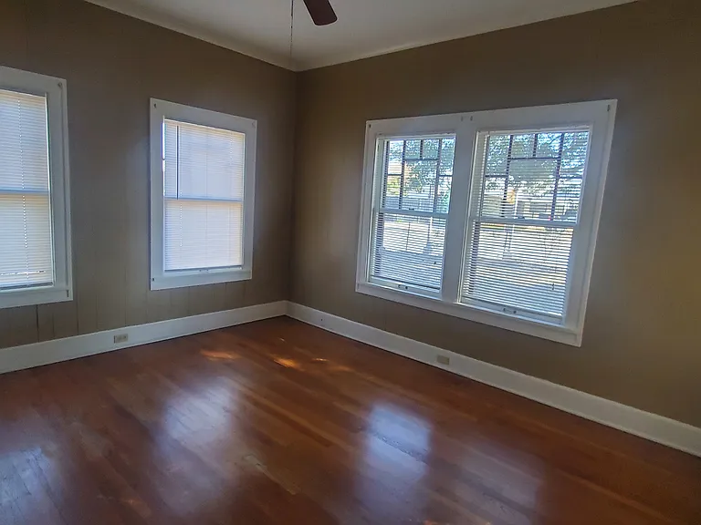 1605 W Summit Ave — Photo 7