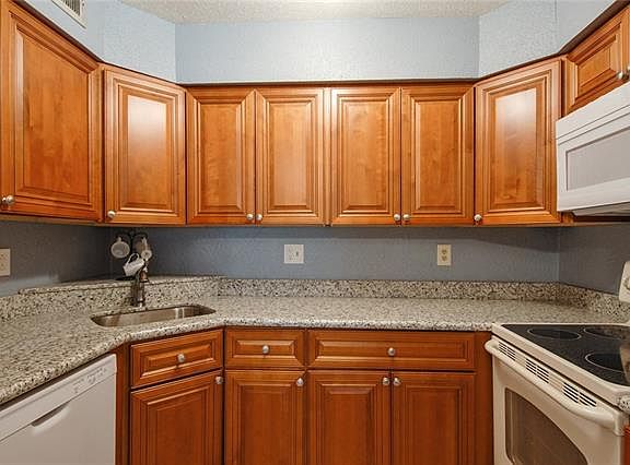 2nd image of 2305 Cleary Ave APT 204