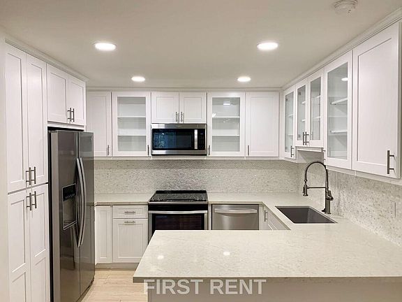 5th image of 303 Coast Blvd Unit 22