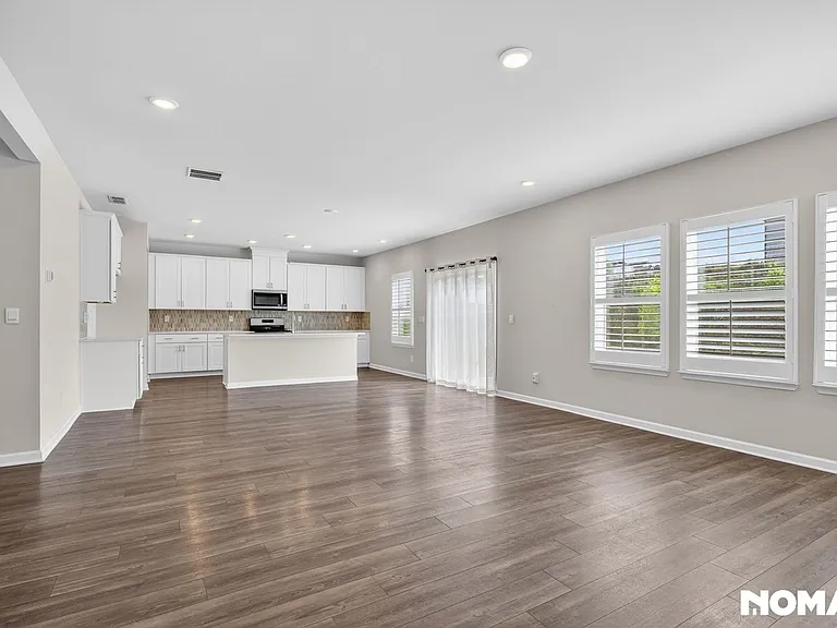 6039 Hickory Creek Ct — Photo 2