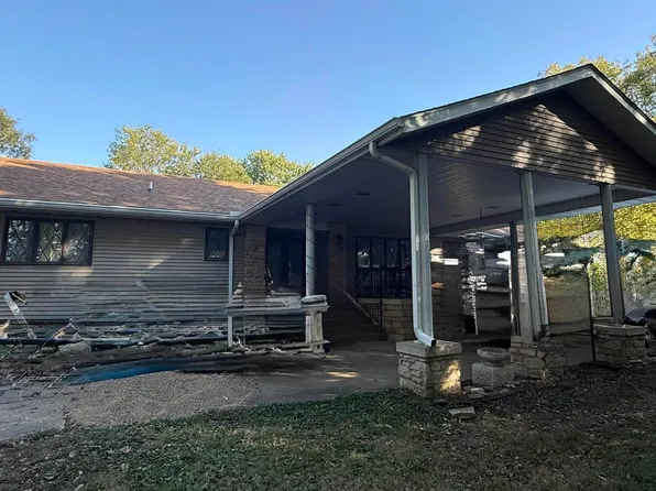 14420 S 14th St, Pekin, IL 61554
