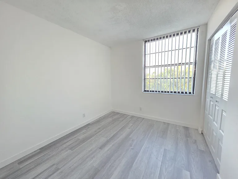 210 Lake Pointe Dr #304 — Photo 6
