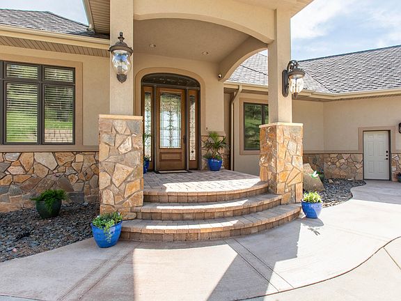 2nd image of 2740 Skyline Dr