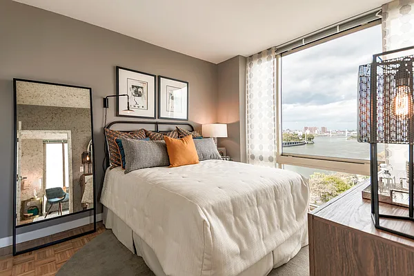 Rented by Greystar | media 1