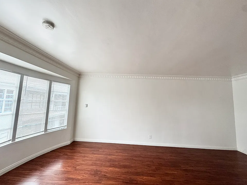 1039 1/2 S Norton Ave #1039-1/2