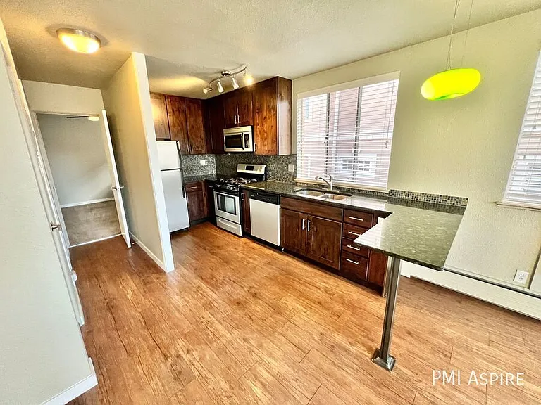 59 N Ogden St #10 — Photo 73