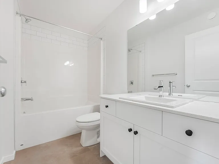 545 Black Stone Blvd — Photo 29