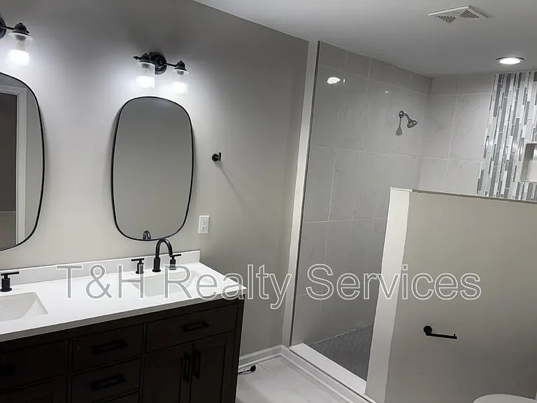 2246 Bellefontaine St — Photo 19