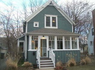 212 S Stewart Ave, Libertyville, IL 60048