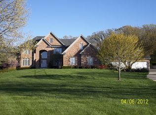 41W035 Saddlebrook Dr, St Charles, IL 60175