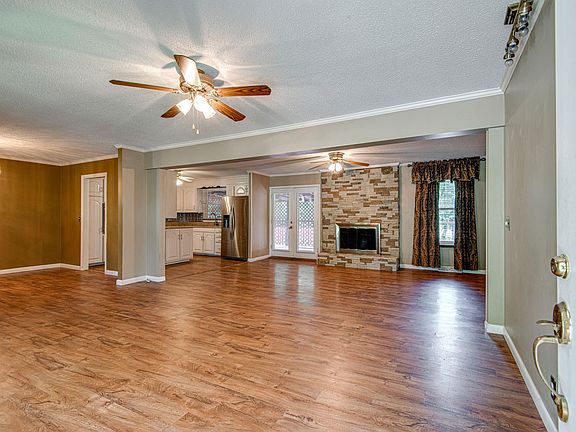 5th image of 2734 Mossdale Dr