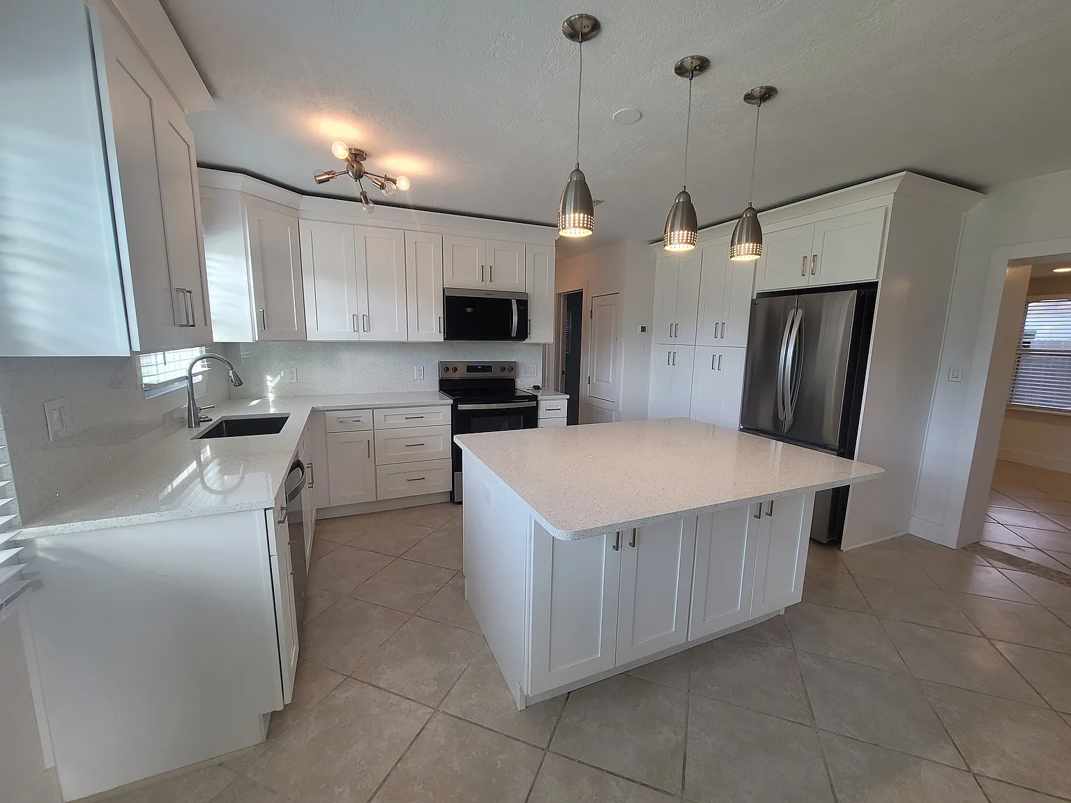 3 bed, 1258 sqft, $2,695 — Photo 4