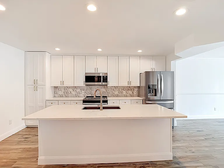 8733 Bay Pointe Dr — Photo 10