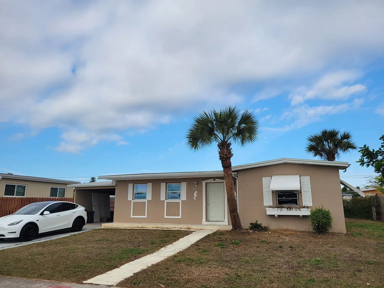 3 bed, 1056 sqft, $1,560 — Photo 2