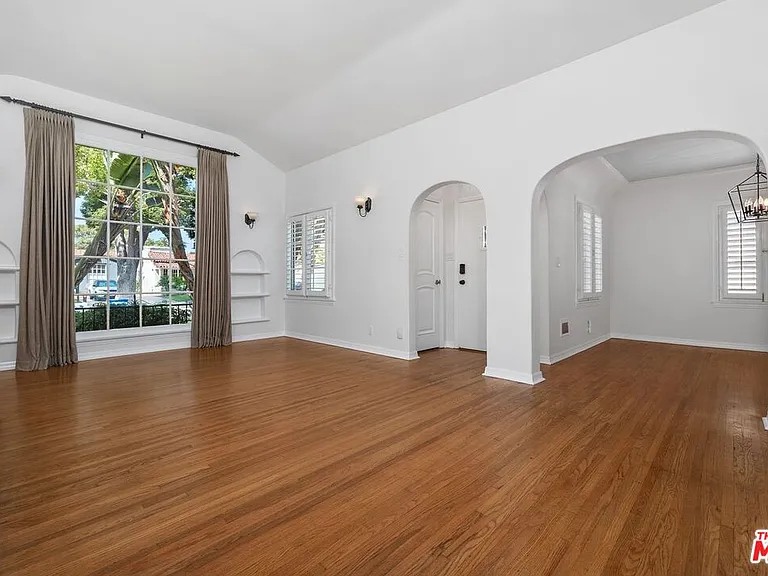 2030 Kelton Ave — Photo 3
