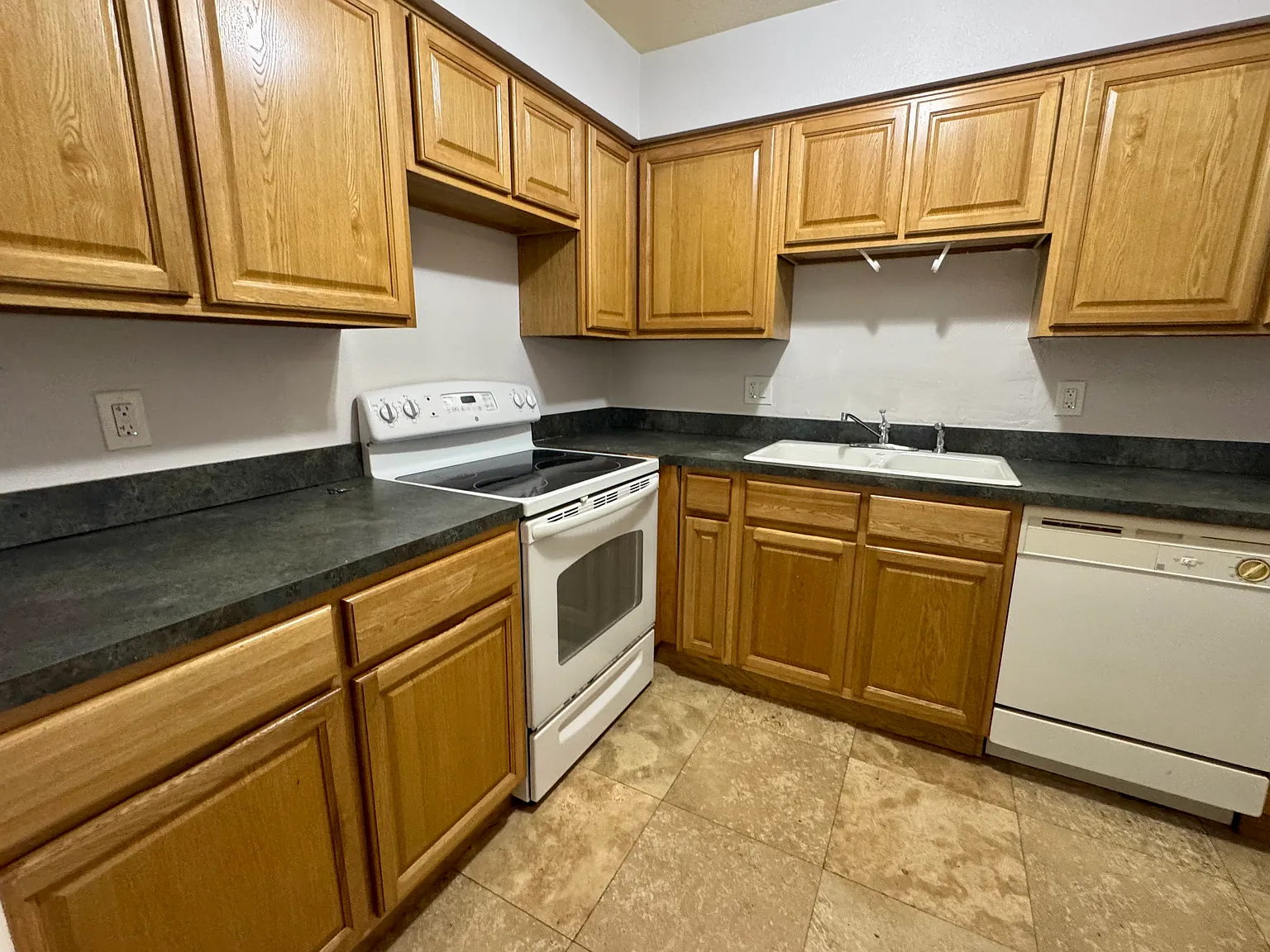 1 bed, 750 sqft, $1,295 — Photo 2