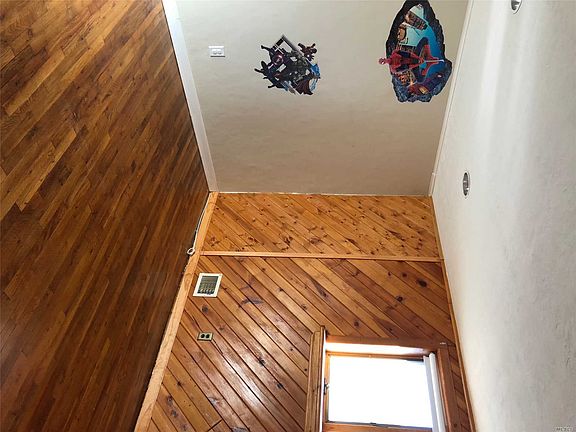 4th image of 33 Crestwood Ln