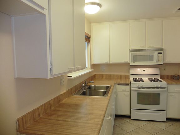 4th image of 1557 Peacock Blvd