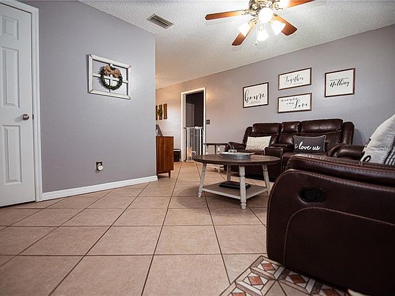 4th image of 230 Redbud Ln