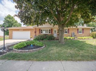 421 Brookcrest Dr, Washington, IL 61571
