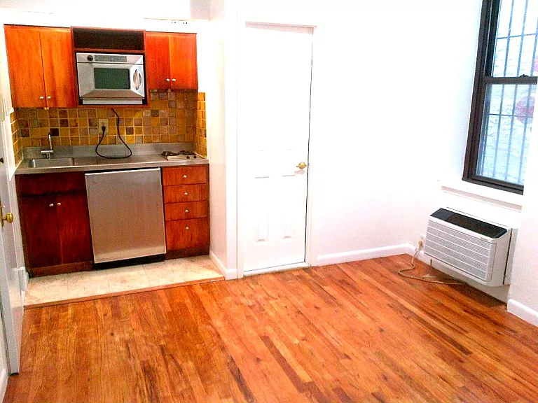 105 W 77th St #4E — Photo 3