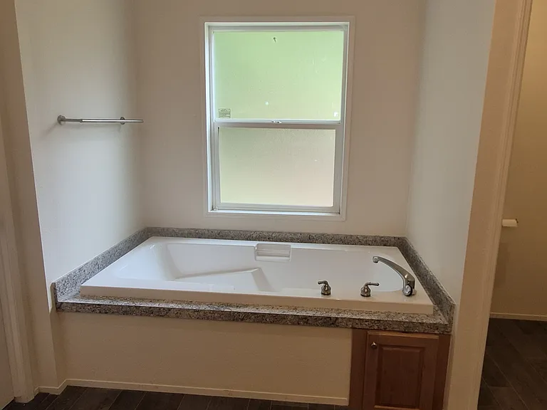 4220 Locker Rd SE — Photo 2