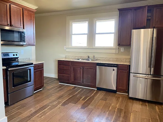 301 Highland Ave — Photo 7